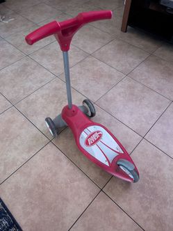 Radio Flyer grow with me scooter