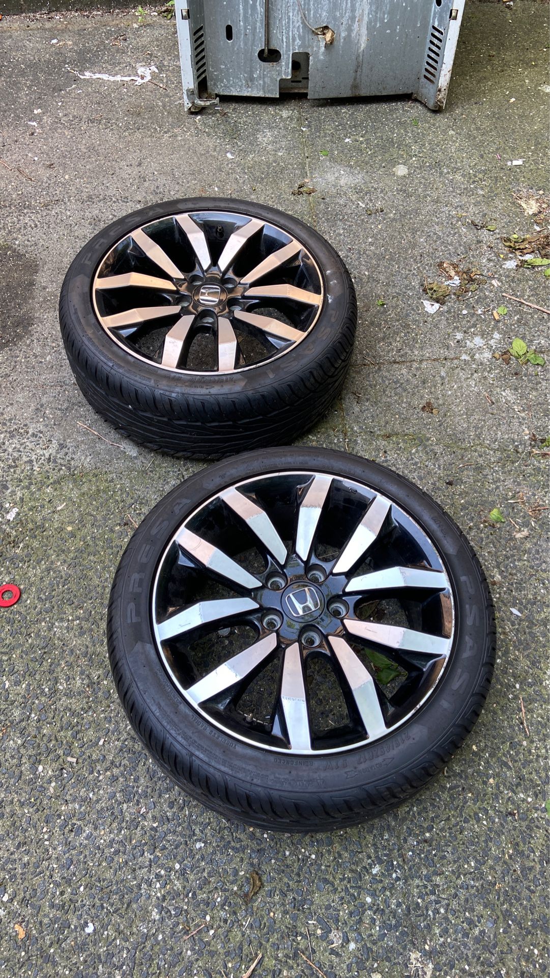 2015 Honda Civic rims I only have two Rims the rims have brand new tires on them