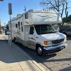 2007 Winnebago Outlook 27' Motorhome