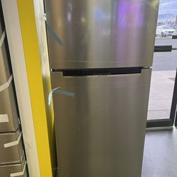Element Top Freezer Gray Refrigerator 