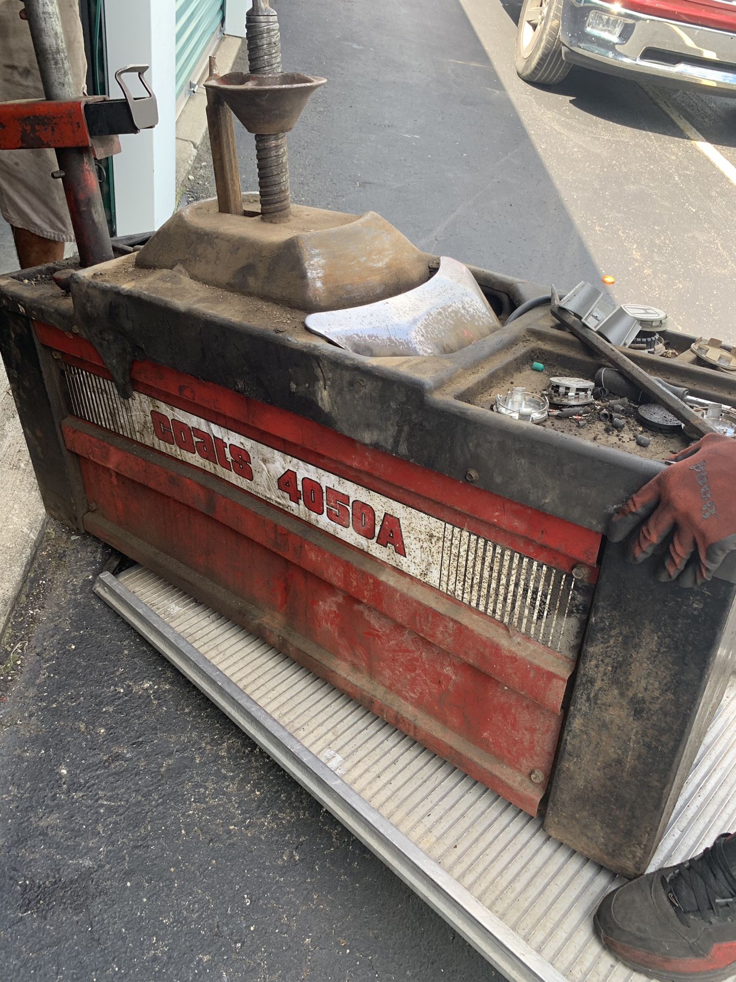 Coats tire changer