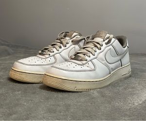 Nike Air Force 1 Low Men’s Size 10 White Sneakers Pre-Owned Beater Worn Yellow Sole