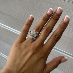 Woman’s Diamond Engagement Ring Set