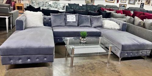 New double Chase sectional with free delivery, pay on arrival