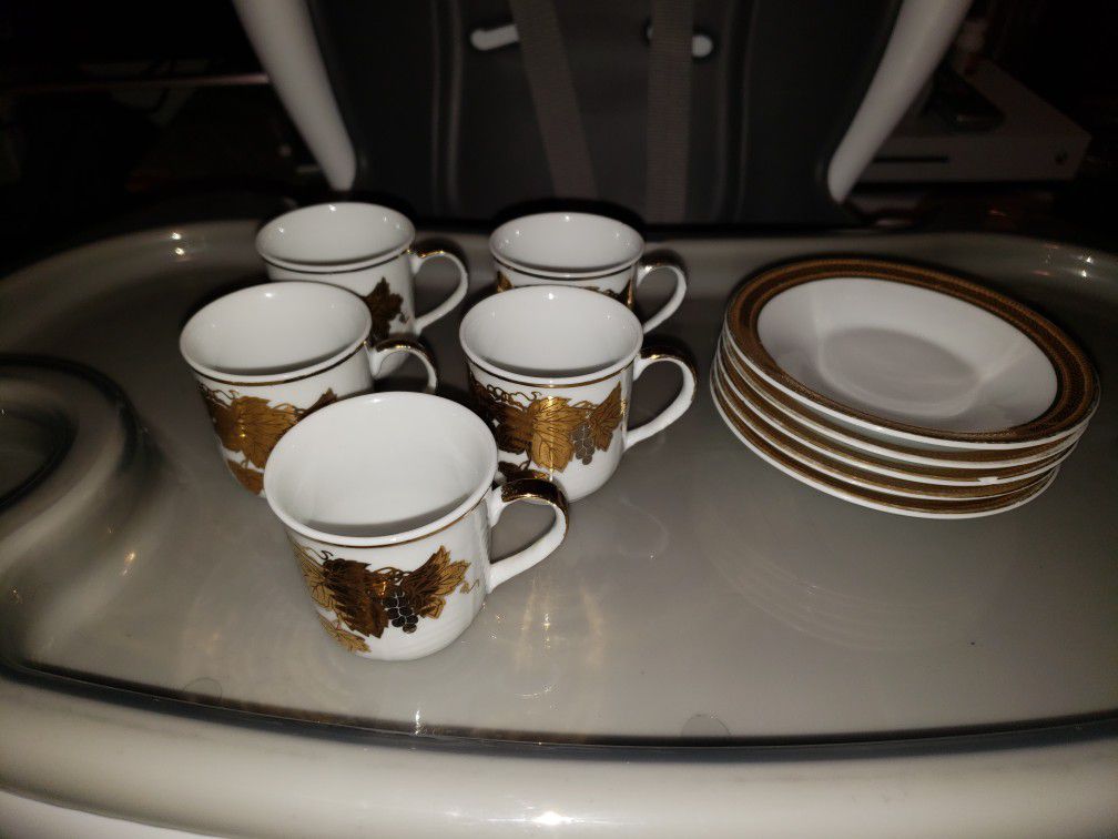 Tea cups & plates