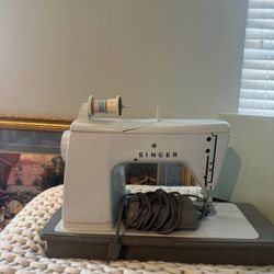 Baby Blue Singer Sewing Matching Perfect Condition