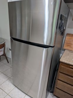 Stainless Steel LG Refrigerator 24CuFt