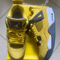 Jordan 4 Lightning