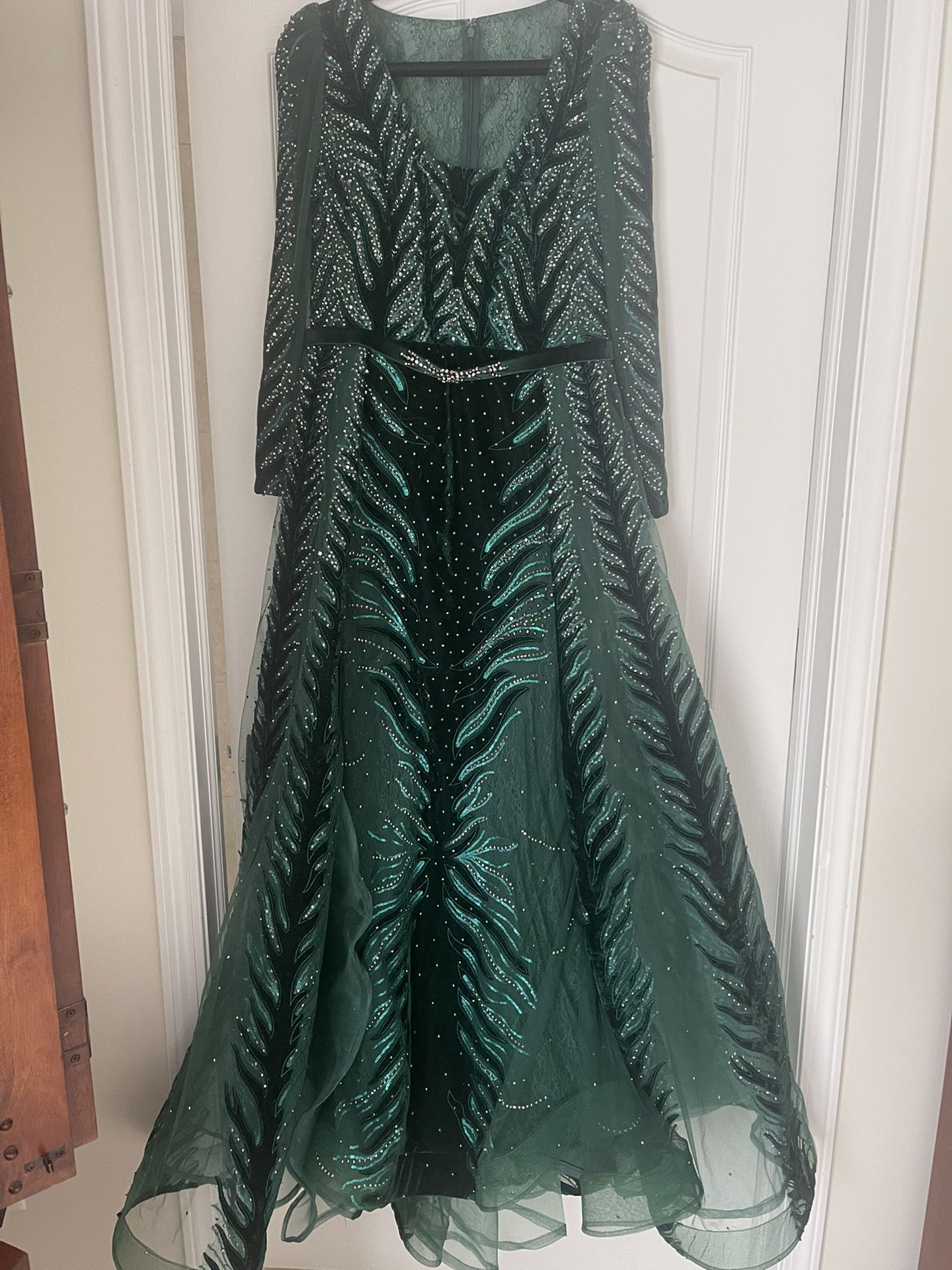 Beautiful Emarld Green Sequin Long Evening Dress