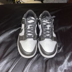 size 10 nike panda dunks 