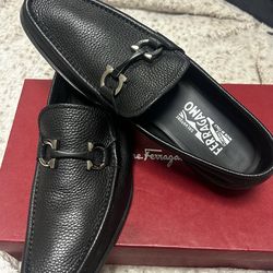 Men’s 9.5 Salvatore Ferragamo dress shoes