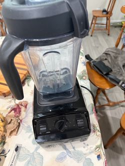 Vitamix blender E320 with 64 oz container