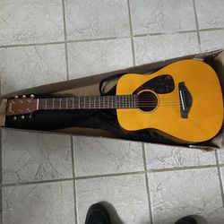 yamaha acoustic guitar Fg-Junior