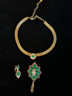 Juliana Delizza and Elster Studio Girl Heirloom Choker