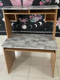 Desk with Hutch / Escritorio con estantería superior