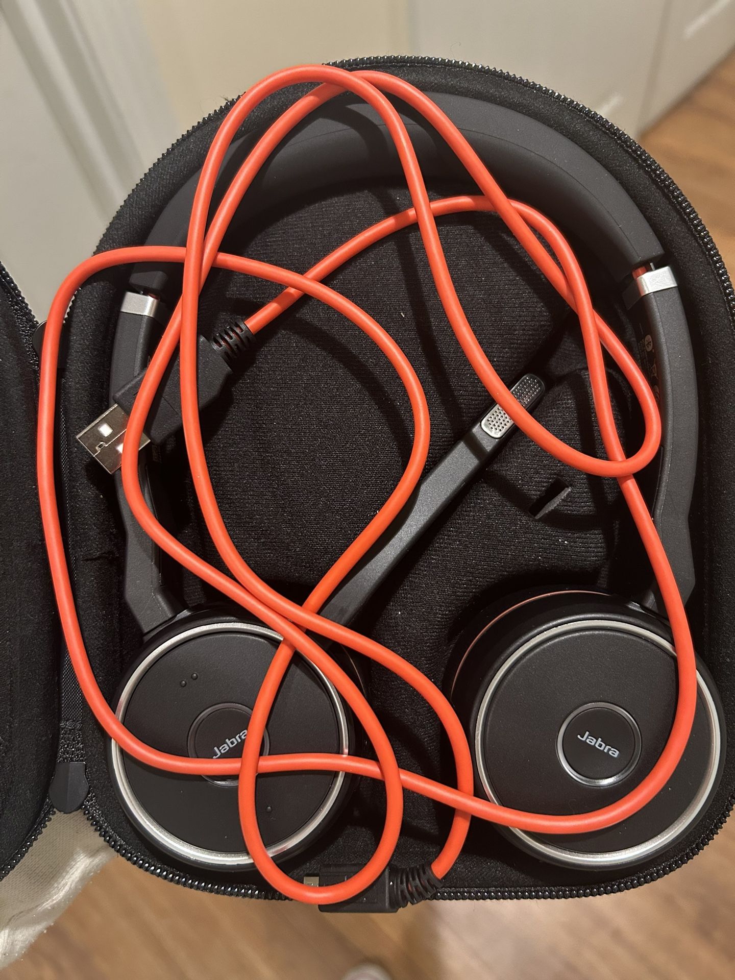 Jabra Evolve 75 BlueTooth Head Set With Case And Charger (Brand NEW VERY LOW PRICED)