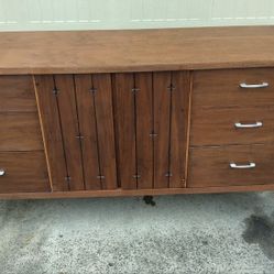 MCM 9 DRAWER DRESSER