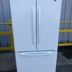 Amana Frenchdoor White with a Icemaker can deliver