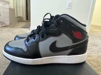 Air Jordan 1 Mid GS Size 7Y 8.5W
