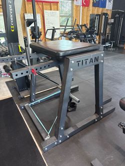 Titan Reverse Hyper