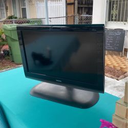 32 Inch Toshiba TV With Stand