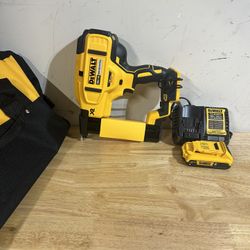 Dewalt 18 GA Narrow Crown Stapler Brand New Kit