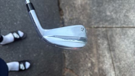 BRAND NEW TAYLORMADE IRONS!!!!!