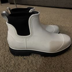 Size 7 Uggs Droplet boot 