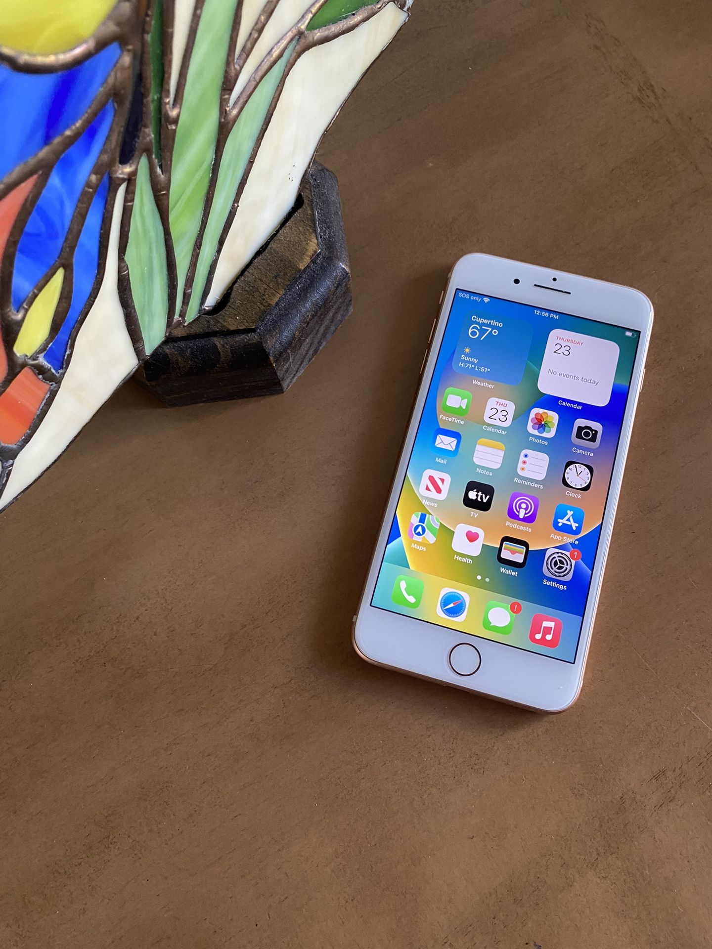 iPhone 8 Plus ( Unlocked ) 64gb  Gold Color