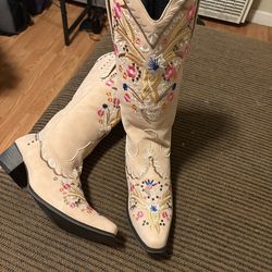 Suede pink embroidered flower boots