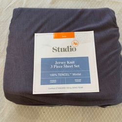 Brand New - Jersey Knit 3 Piece Twin Sheet Set in Excalibur/Navy Gray