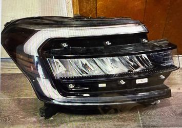 2024 Ford Expedition Right headlight