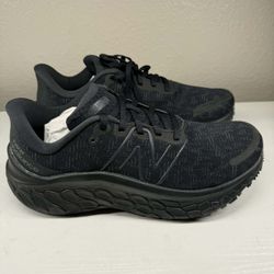 New Balance Size W/10.5 M/9