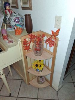 Corner shelf