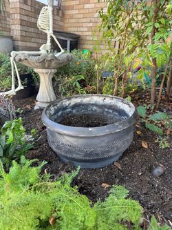 LARGE PLANTER POT