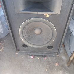 PEAVEY SPEAKER CABINETS (2)