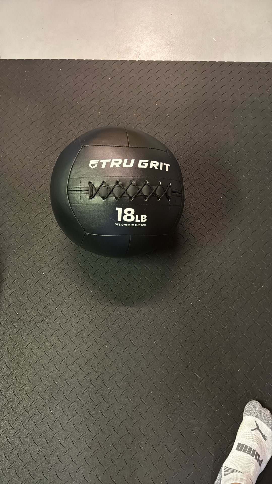 Tru grit 18lb Medicine Ball