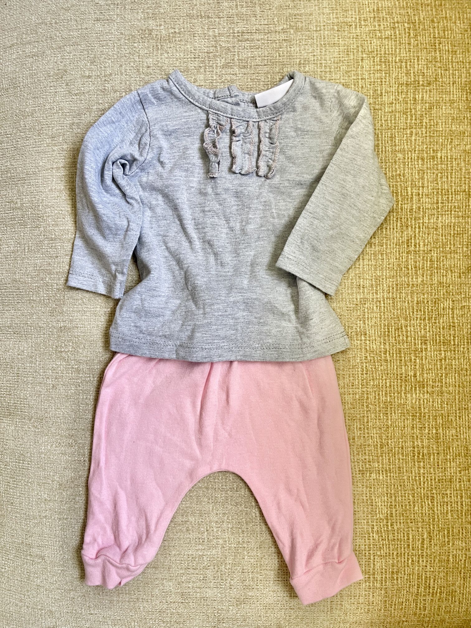 3 Months Girl’s (4) 2-Piece Long Sleeve Outfits $8