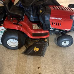 Riding Lawnmower: Troy Bilt Pony 42 In 