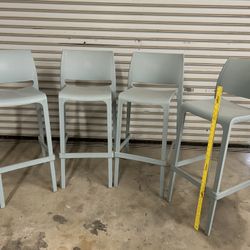 4 Chairs 