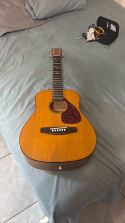 Yamaha FG-Junior Acoustic Guitar