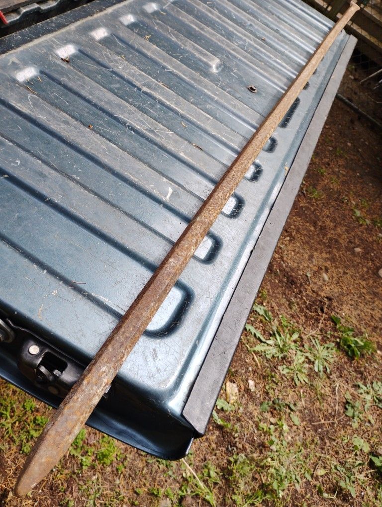 Solid Steel Pry Bar Yard Work Hand Tool Demolition Bar Rock Tool