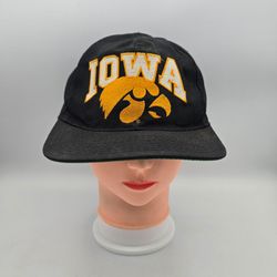 Vintage P Hat Iowa Hawkeyes Black Adjustable Snapback Hat. 6