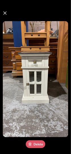 Tresanti Sloan Chairside Table With Power