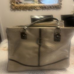 Women’s Guess Tote Bag !!!! 