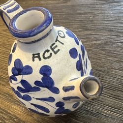 hand-painted Deruta Arabesco blue and white ceramic cruet or oil/vinegar bottle