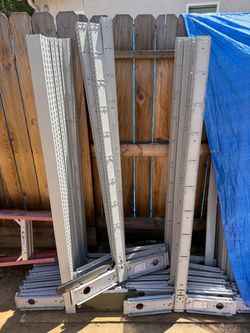 Gondola shelves
