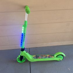 Voyager Kids Electric Scooter Green Nice Condition