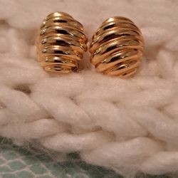Napier Vintage Screw Back Lever Gold Tone  Earrings 