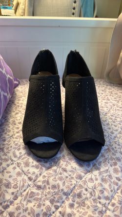 Black heels size 7